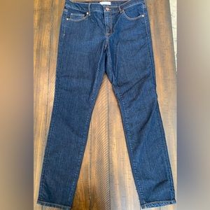 Loft modern skinny jeans in size 8.